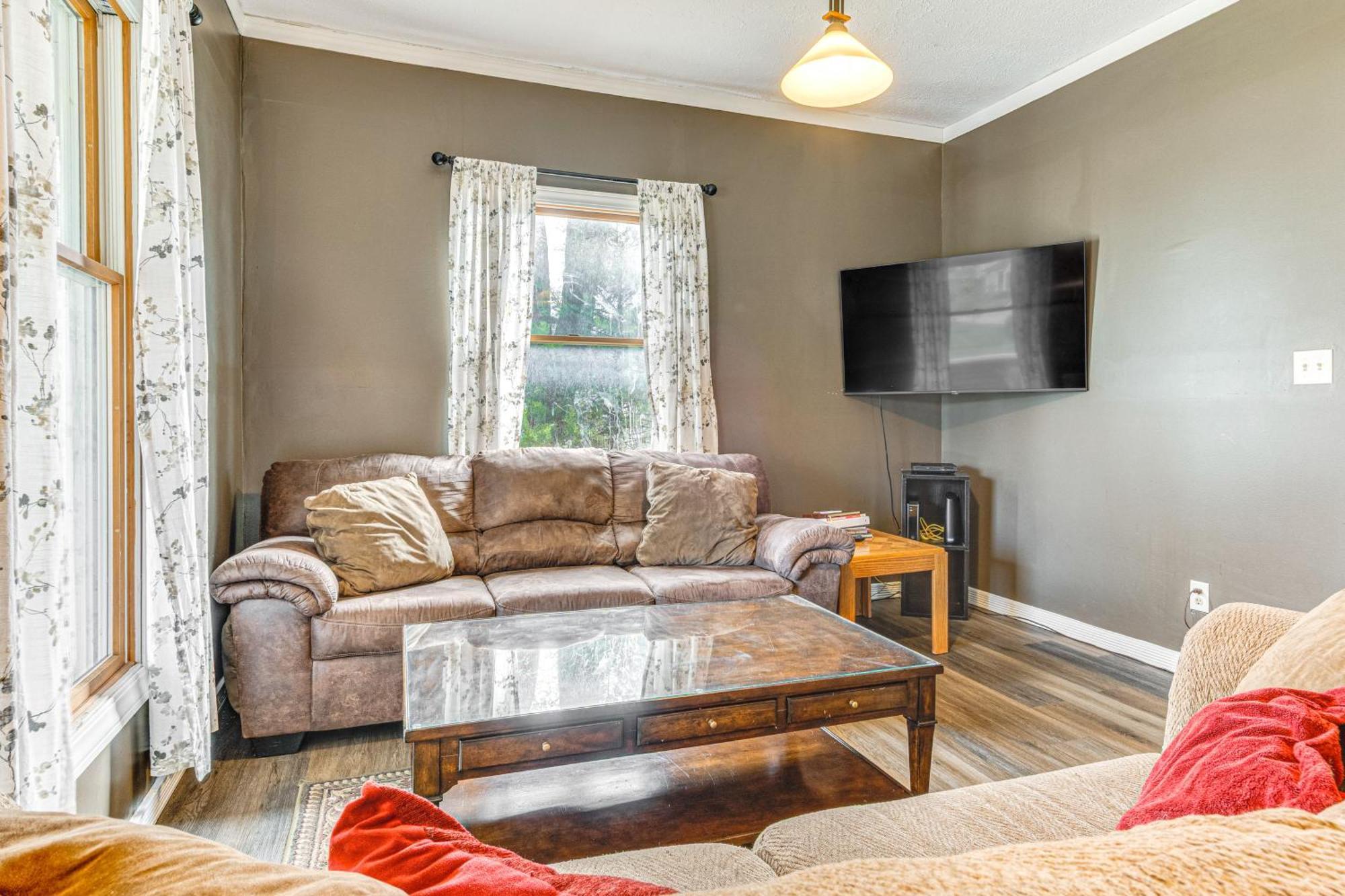 The Junction Victorian Home In Quaint Fortville! Εξωτερικό φωτογραφία